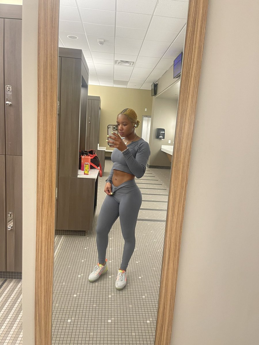 kayla_lorennn's tweet photo. 🧡🐶🏋🏾🐱🧡 #liferightnow https://t.co/9FveJ9zZ8N