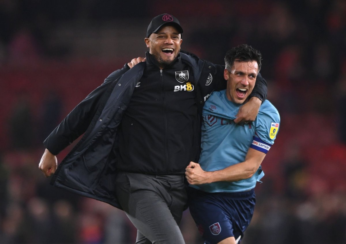 HQpcrt's tweet photo. Vincent Kompany &amp; Jack Cork #MIDBUR https://t.co/2yFaaF7Vrp