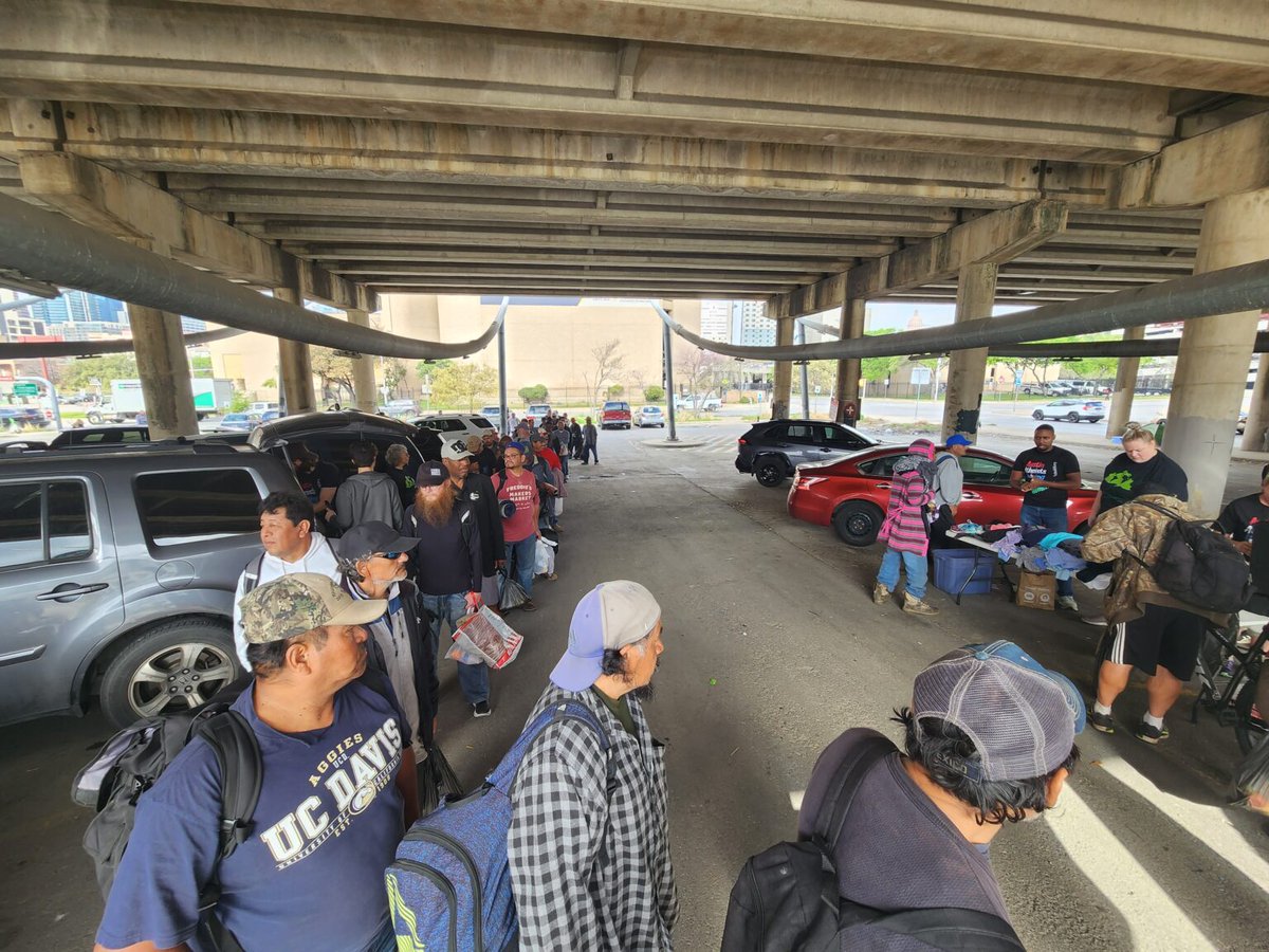 gohumanityworld's tweet image. Thanks to donors, we’re giving bigger grants to #FoodSecurity Project teams like Austin Atheists Helping the Homeless. They’re using it to add more food to their monthly distributions of goods to #unsheltered people.

See their calendar: gohumanity.world/team/austin-at…