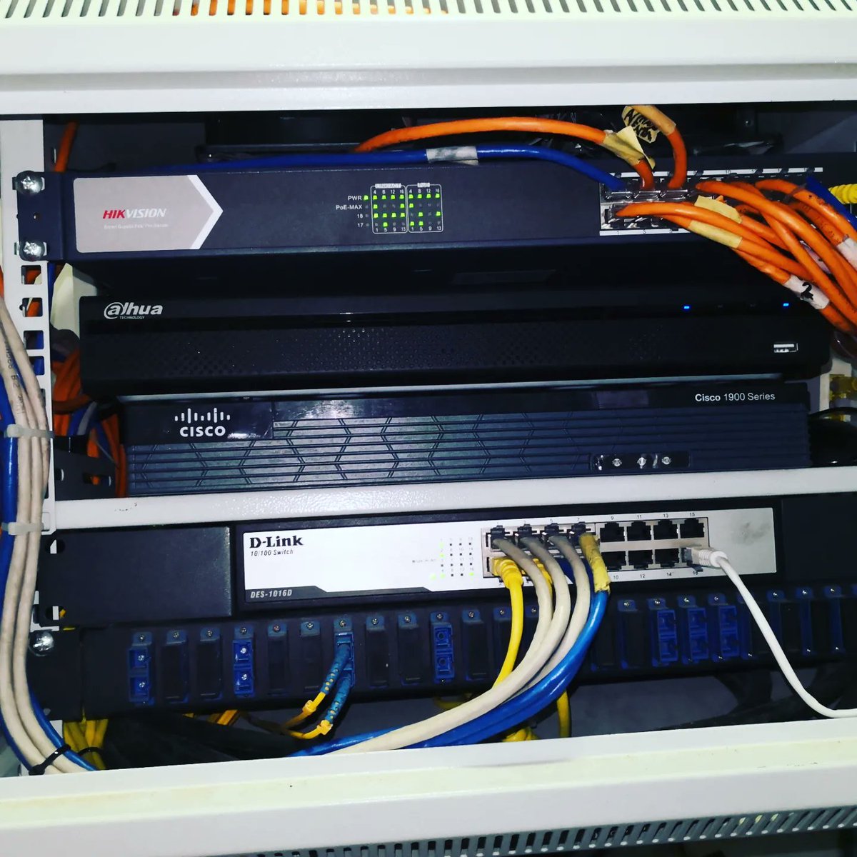 Marcy_Cyber's tweet photo. Some mess we get to find and clean up, for our client who trust our work of hand.
#networking
#ipcctv
☎️ +260979219748
📨Marcycyber@gmail.com https://t.co/J1f9eMfQJ2