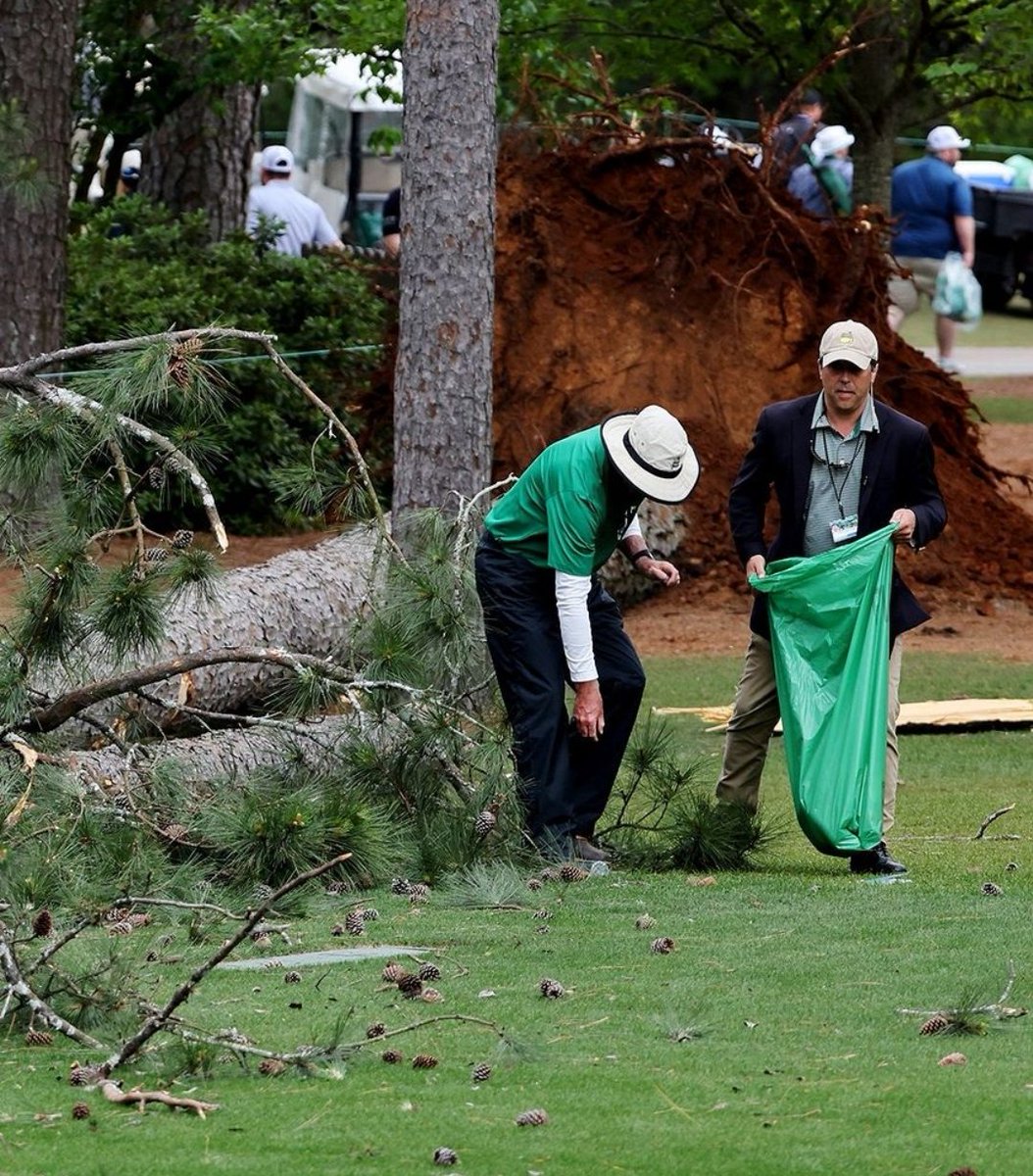 Tditchburngolfs's tweet image. Youre going to need a bigger bag, Fellas 

#USMasters #Masters