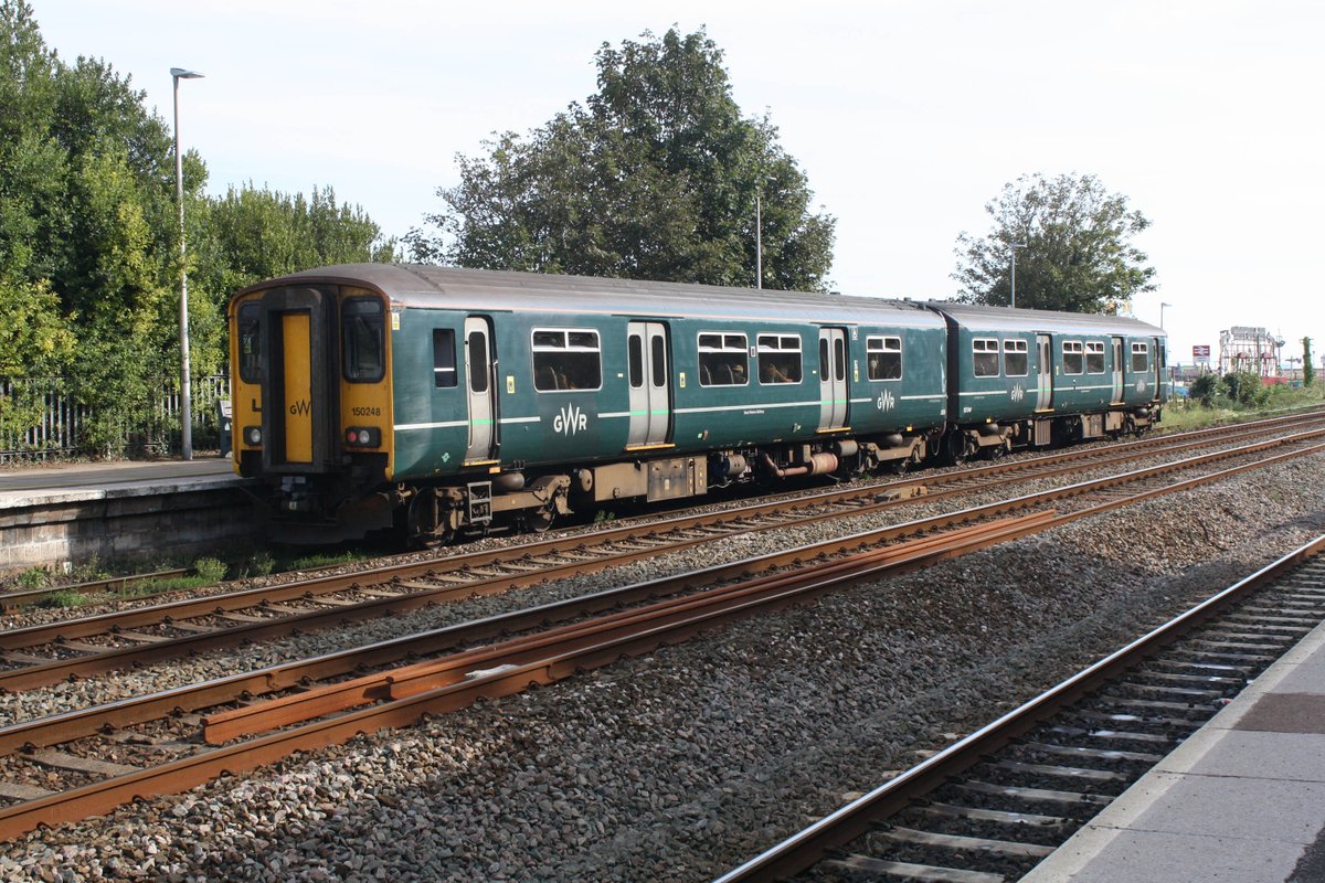 150248. GWR green livery. Photo: Dawlish Warren, 21.09.2021. #SeaWall #Class150 #DMU #DieselMultipleUnit #railway #locomotive #DawlishWarren #Devon @NamiHusky