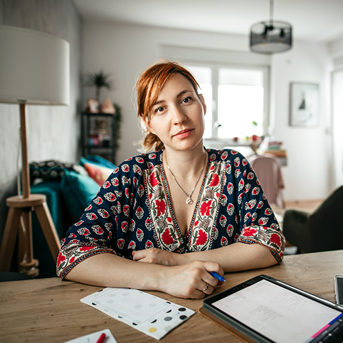 RED FLAGS OF #ABUSE:

🚩 Threatens you or a loved one’s safety
🚩 Prevents you from working or attending school
🚩 Shows extreme jealousy of your friends and time spent away
🚩 Controls all the money in the household 

Learn more: bit.ly/3KzA6R5
#DV #RedFlag #SAAM #IPV