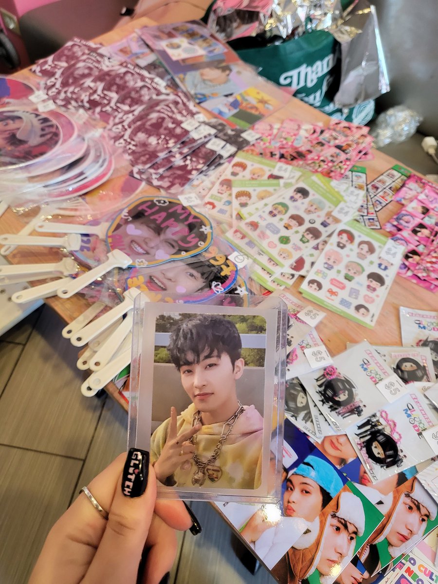 aedreamthinker's tweet photo. thank you to @ayooin for this amazing cupsleeve event!! https://t.co/1TE0Kg9xXc