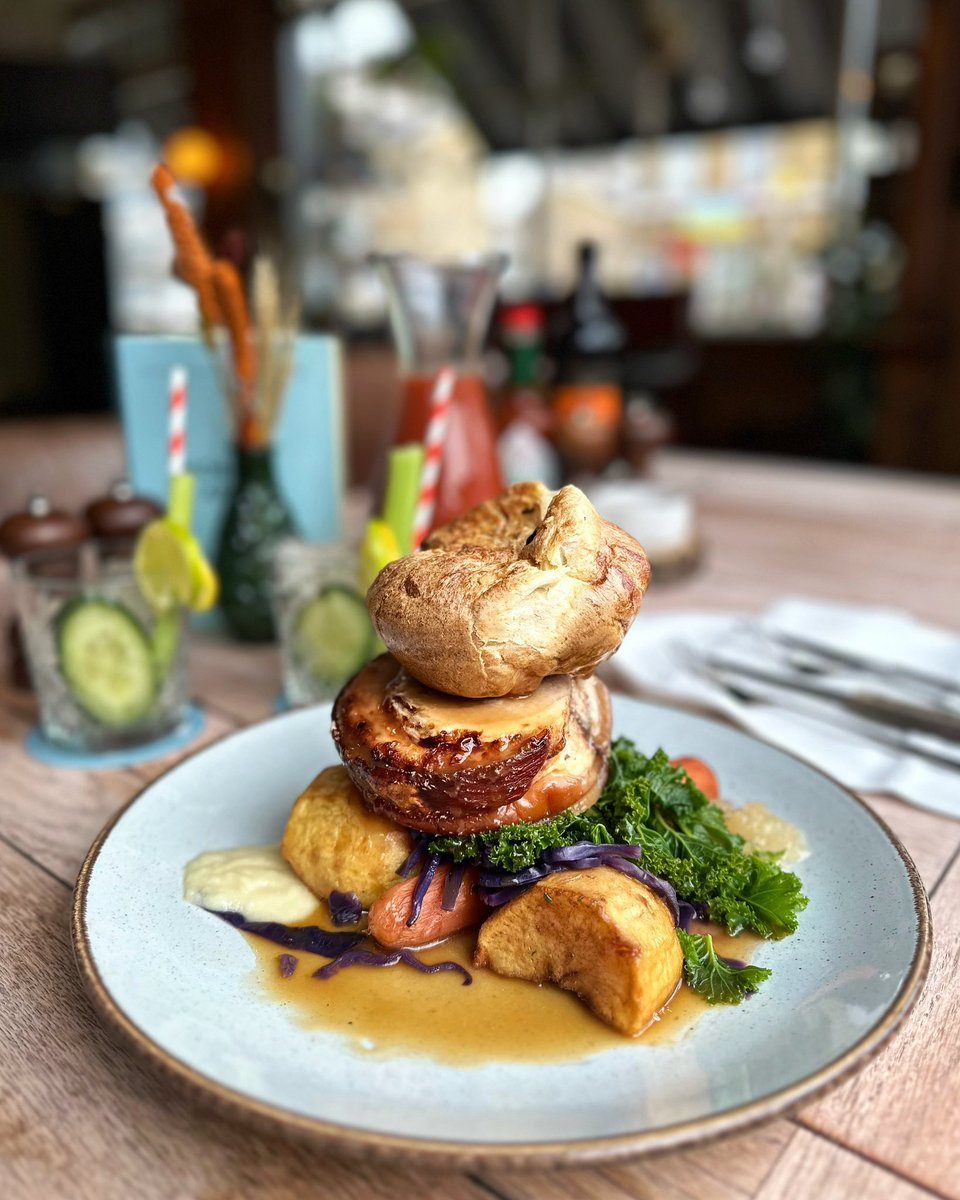 ~ BANK HOLIDAY ~

Still some spaces this Sunday & Monday for a roasts. Get yourselves booked in 👌🏻

Link in bio 👆👆👆

#sundayroast #bankholidayweekend #bankholiday #roastdinner #bestlondonroasts #eastlondonfood #foodplaceslondon #londonhotspots