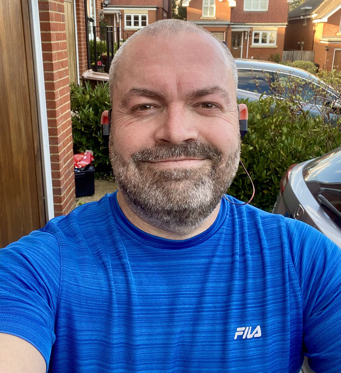 Bravax's tweet image. Run run run. #ukrunner