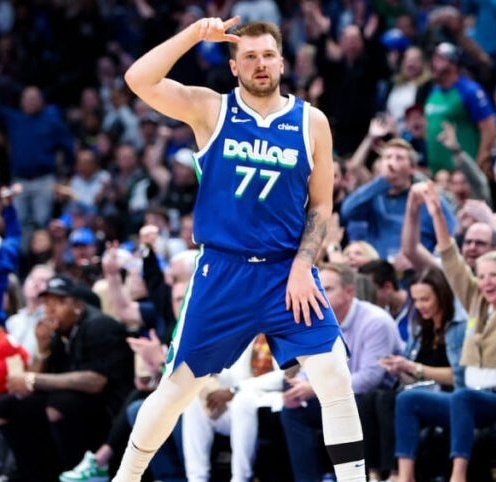 Si Luka Doncic anota esta noche +45 PTS, vamos a estar regalando su camiseta entre cada uno de los que deis RT y nos sigáis a nosotros y a <a href="/Pasion_Basket2/">Pasion Basket</a> 🤞🍀