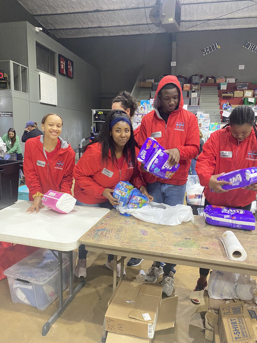 NWCCRecruiting's tweet photo. This Good Friday, some of the Pathfinders woke up early and delivered supplies to the Rolling Fork community. It was a great experience to work along side other volunteers as we helped our state in this small way.
#CCMonth #PathfindersTakeAction https://t.co/P3HCGBeKKS