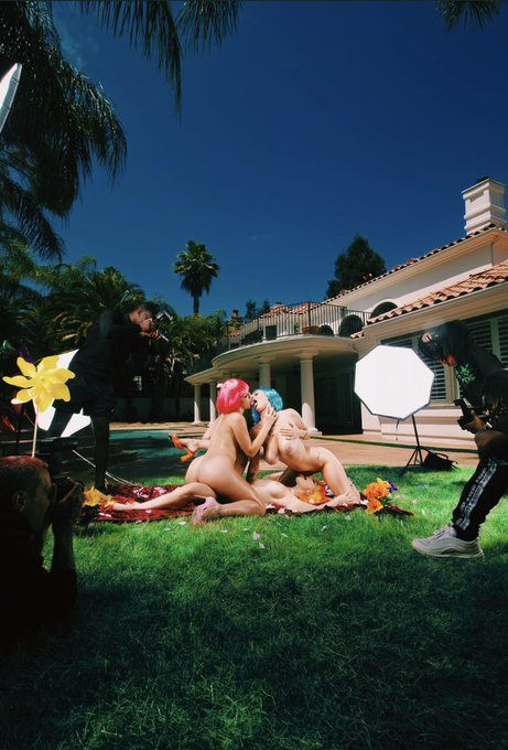 3 pic. This is the behind the scenes of The Barbie Movie 

? @XAVIERLUGGAGE 
⭐️ @blkblssm 
⭐️ @thejazlynray_