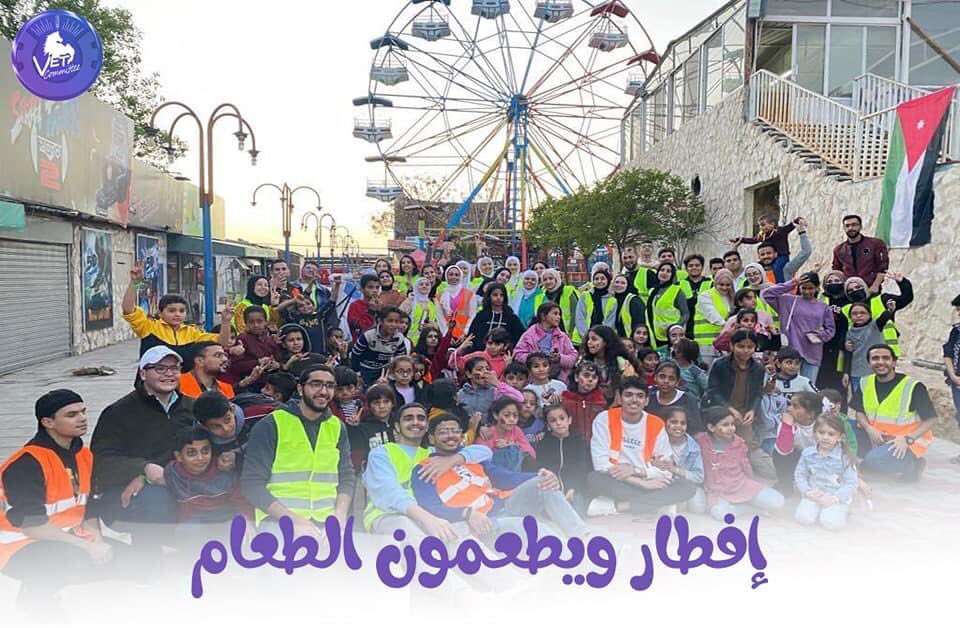 committee_j's tweet photo. "طُوبىٰ لمَن كانَتِ التَّقوىٰ بضاعتَه
                      في شهره وبحبلِ الله مُعتَصِما." 

تحت شعار"ويطعمون الطعام" قامت لجنة الطب والجراحة البيطرية بعون من اللّٰه وجهود متطوّعيها وعطاءِ طلاب كلّيتنا بإقامة وتنظيم نشاطها الرمضاني لإفطار الأيتام💜
#لجنة_الطب_والجراحة_البيطرية https://t.co/Ot0kxbSScz