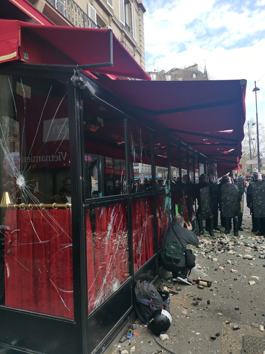 PoliceFairy's tweet photo. @PolicierEtFier Je suis passée pour les constatations des dégradations les pauvres https://t.co/7MIaBLWPbl