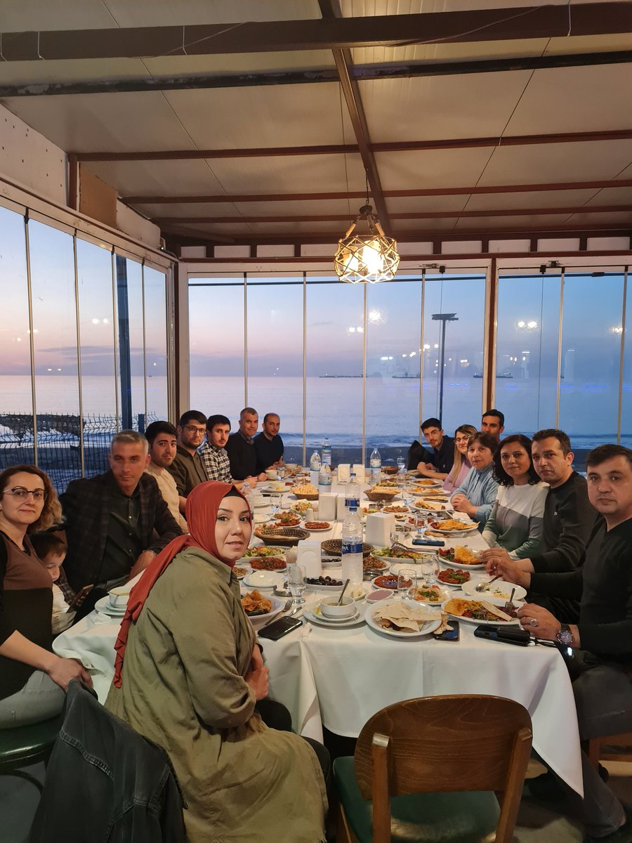 NufusIskenderun's tweet photo. Deprem sonrasında gönüllü olarak İstanbul'dan gelen yardımlarını esirgemeyen  sayın müdürümüz @ilkerdogan44 ve canla başla çalışan İstanbul ekibine çok teşekkür ederiz, güzel günlerde görüşmek dileğiyle...@sefikaygol @HatayNufus @ilkerdogan44 @PNRACIKGOZ https://t.co/9ebRmS5h8J