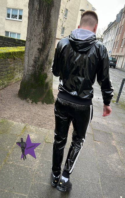 Making the streets in Cologne unsafe?
Who will I be seeing at #puppypubcrawl ?

With @rubbergl89 https://t