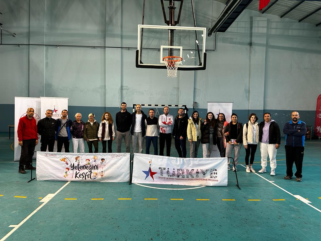 📌Marmaraereğlisi ilçemizde "Sportif Yetenek Taraması ve Spora Yönlendirme Programı kapsamında ilkokul 3.sınıf  öğrencilerine uygulanan genel tarama testleri sona erdi.
Haber detayları için linki tıklayınız. 👇
tekirdag.gsb.gov.tr/HaberDetaylari…
<a href="/kasapoglu/">Dr. Mehmet Kasapoğlu</a> <a href="/gencliksporbak/">Gençlik ve Spor Bakanlığı 🇹🇷</a>