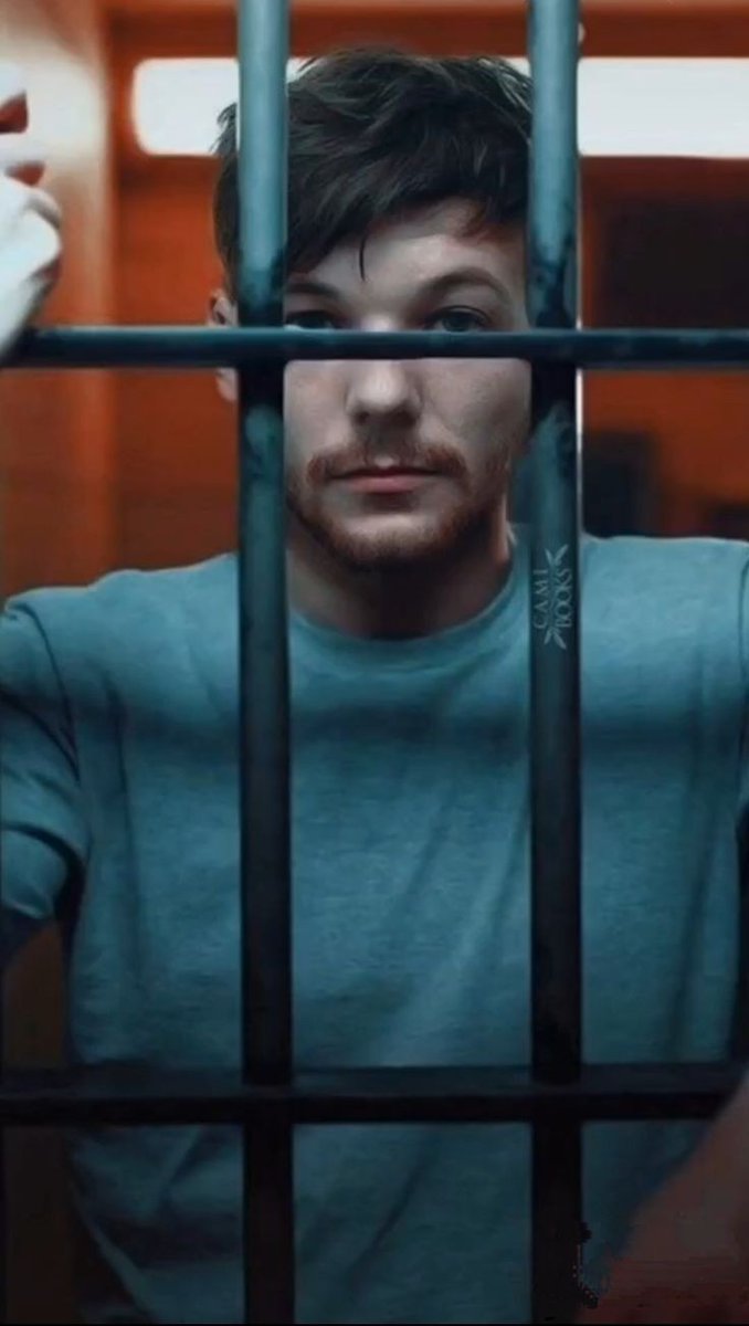 eLpoepetaH's tweet photo. @Louis_Tomlinson intanto lui https://t.co/60fQdaJoJP