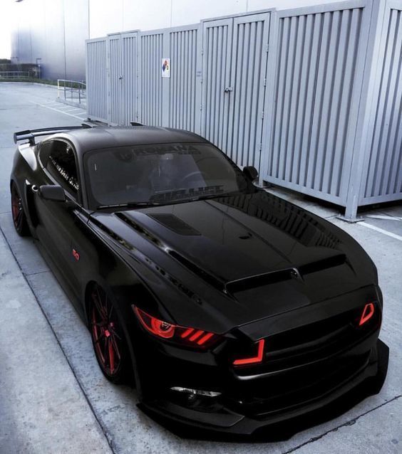 Auto_Porn's tweet photo. murdered out. https://t.co/QeoHefJonk