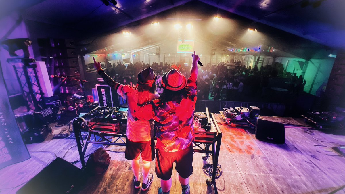beckundbauer's tweet photo. 🚨DANKE Lindefeesten🚨
Ihr wart auch SUPER-FANTASTISCH…
#WurstUndWahnsinnTour #Sambeek 🇩🇪🎉🍺 https://t.co/qLY526kpsf