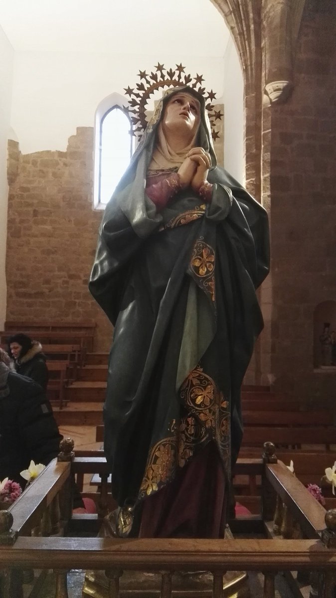 bea_p85's tweet photo. Un año más, ha salido en procesión nuestra Virgen de la Soledad, en #HornosDeMoncalvillo, acompañada de la #BandaDeTambores de #Sotes. https://t.co/lS3YPfQRVd