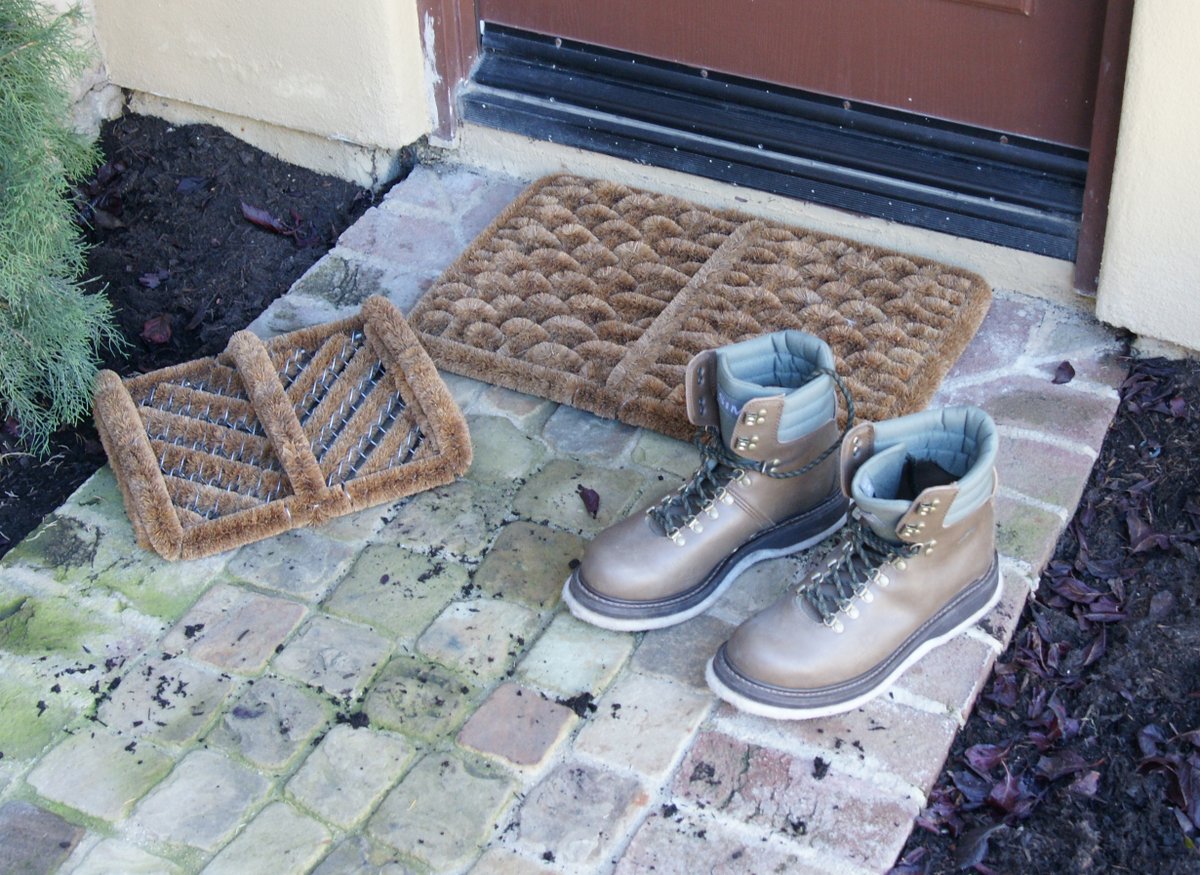 rubbercalhelp's tweet image. Introducing the #Herringbone #BootScraper - the perfect addition to any #frontdoor! Made with 100% natural and unbleached #cocofiber, this #clean and #simple #doormat is a practical way to keep #mud and #dirt out of your #home!