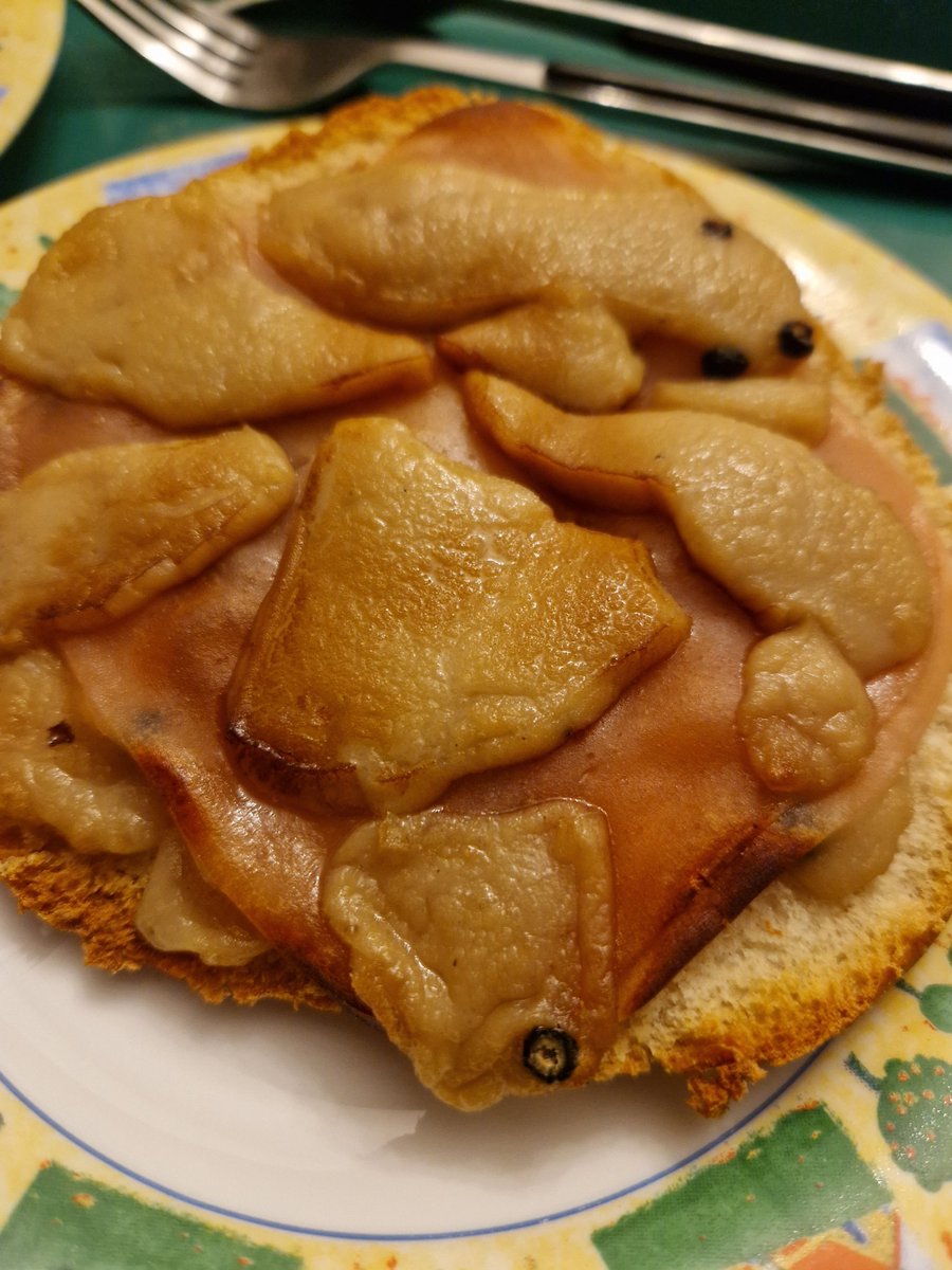 sniprie's tweet photo. De l'art d'accommoder les restes : fromage vegan #newroots, jambon vegan #kokiriki, moutarde, oignons frits sur faluche.
Bon appétit 🤤
#veganfortheanimals #govegan #cuisinevegetale #vegane #vegan #fromage #jambon #veganfood #vegancook #veganlifestyle
👨🏼🍳 @sbillard 😊 https://t.co/XDsp4BP8lw