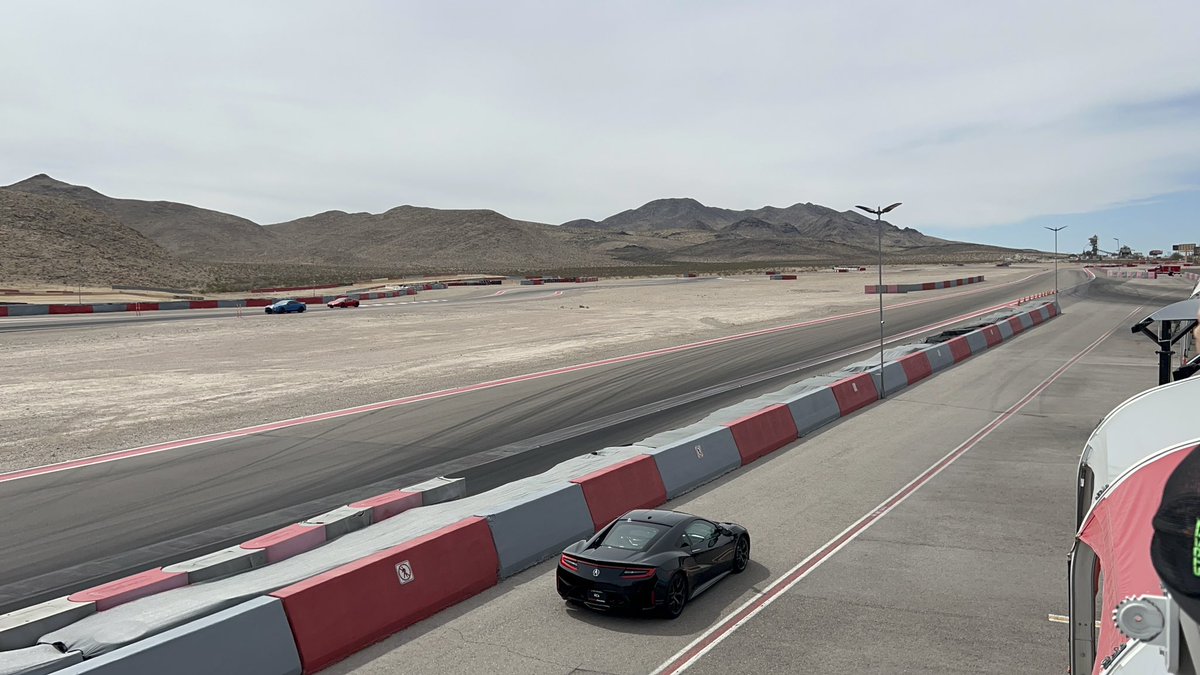 aguila_nat9's tweet photo. Insane experience 🔥🔥🔥😎🤘🏼#Acura #NSX #SpeedVegas https://t.co/jkqcVpxGts
