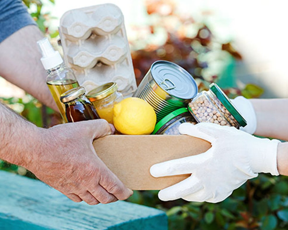 CityOfDallas's tweet photo. Change starts with us. Let's say no to street charity and yes to investing in our community by participating in our Give Responsibly campaign.

Learn more: https://t.co/Otw6pRFOVR. 

#GIVERESPONSIBLYDALLAS  #Text2Give #GIVERESPONSIBLY #CityofDallas https://t.co/vxKwaVxXAz
