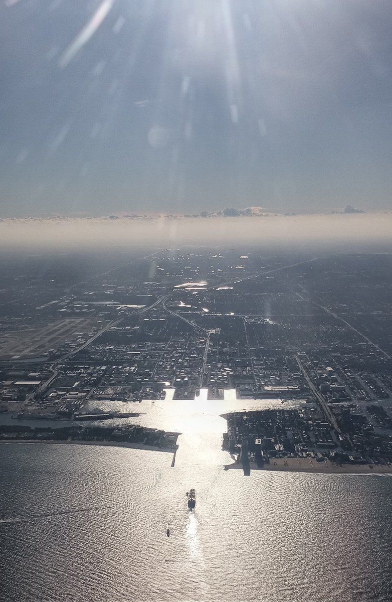 pinillacristina's tweet image. Hace muchos años no se podía viajar ni ir a la playa-entre otras cosas- en Viernes Santo 🙏🏻 ✈👋 #ILoveFLL #Idratherbeflying