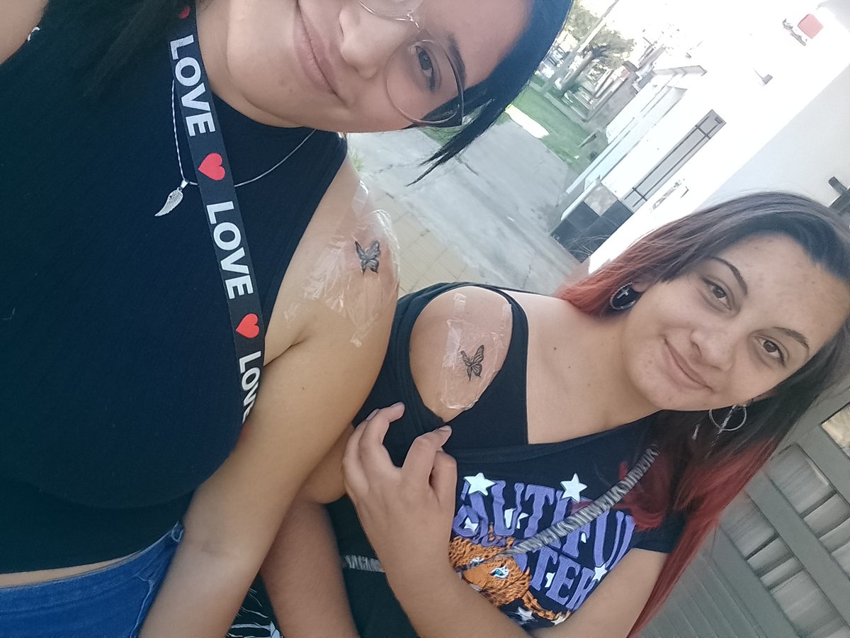 Si te salio este Twitt es una señal de que ya es hora de hacerse el tatuaje compartido con tu mejor amiga ❤️