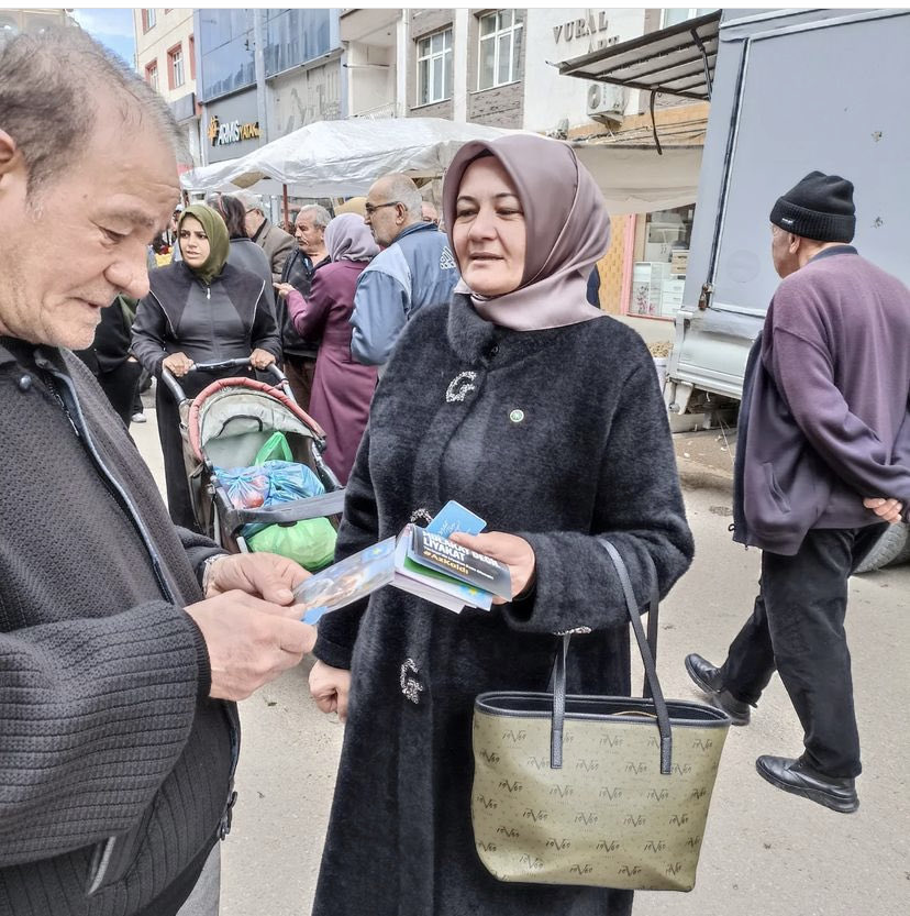 Zor şartlarda yaşam mücadelesi veren insanlarımızın umudu oldu ⁦<a href="/iyiparti/">İYİ Parti</a>⁩ . Biz bu umudun verdiği sorumluluğun farkındayız. Allah mahcup etmesin. ⁦<a href="/meral_aksener/">Meral Akşener</a>⁩  #AzKaldı