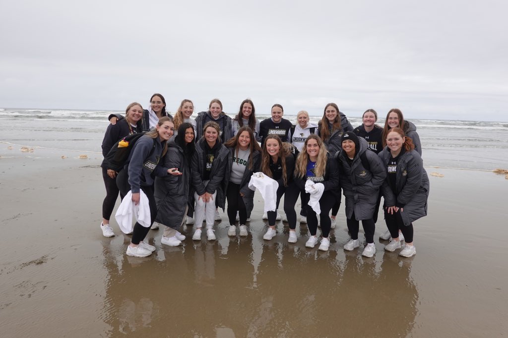 LindenwoodSB's tweet photo. Lindenwood Softball 🤝 Pacific Ocean #InTheArena https://t.co/Lkutg0zteK
