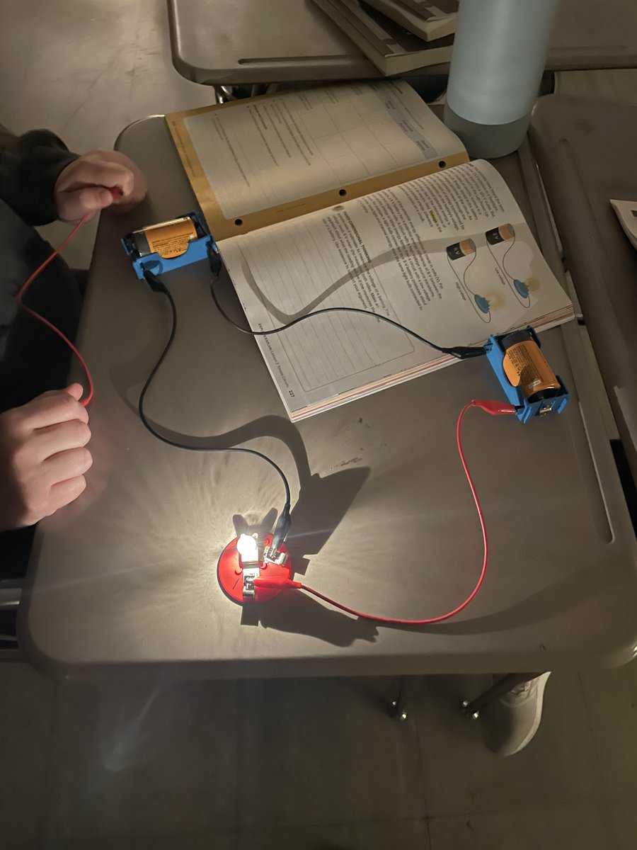 LaRose_AP's tweet photo. This week my students explored electrical circuits. The only requirement was that the bulb had to light up. They had a great time trying different combinations of batteries, bulbs and wires @SMSJags 💡 https://t.co/d5yIg7oWn1