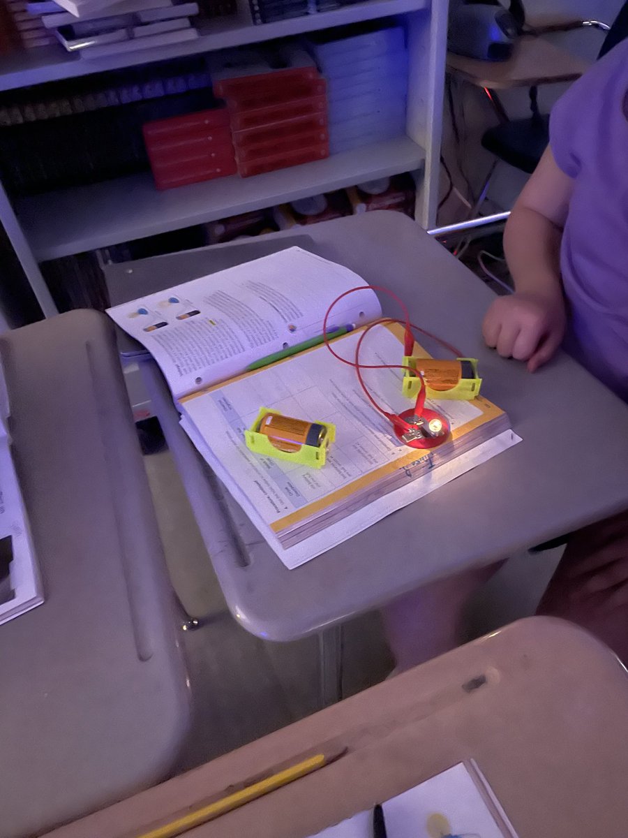 LaRose_AP's tweet photo. This week my students explored electrical circuits. The only requirement was that the bulb had to light up. They had a great time trying different combinations of batteries, bulbs and wires @SMSJags 💡 https://t.co/d5yIg7oWn1