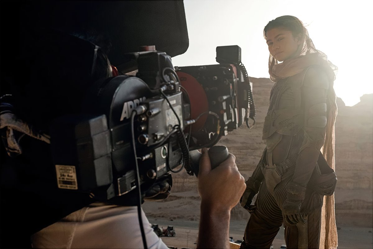 Zendaya Updates on Twitter: "Zendaya behind the scenes as Chani in DUNE
