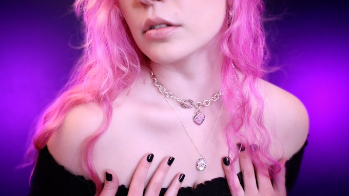 New #ASMR video!!!!! c:   ASMR | Collar Bone Tapping, Fabric Scratching &amp; Whispers ♡   https://t.co/uvtBEYQNQm<a href="/tag/asmr"class="tags">#ASMR</a>