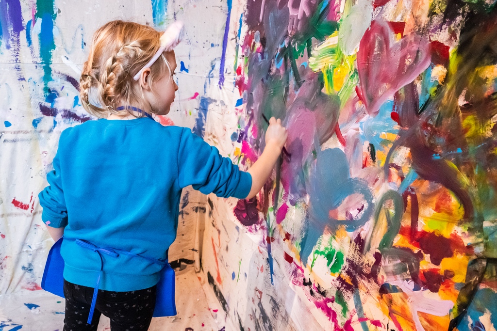 Join us for a 25th bday celebration🎉 on May 7th! Enjoy activities, crafts 🎨 games, food trucks 🚚 a DJ, and cupcakes🧁 

Register now 👉️ l8r.it/Hs29
.
#KMA #25thAnniversary #PollackFamilyLearningCenter #ArtThriftshop #CommunityPartners #LetsCreate