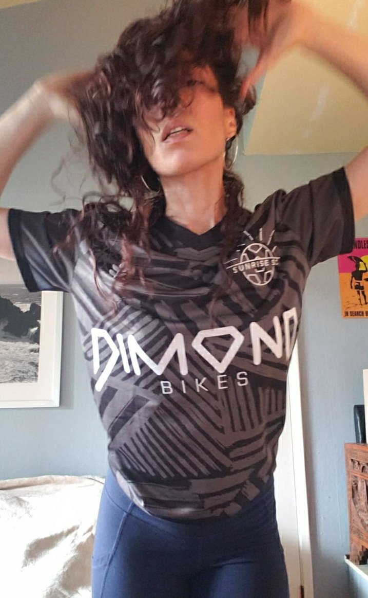 RoscoeGerm's tweet photo. Not sure if y'all nabbed this beaut w/ a cause! It's the Sunrise SC Change kit! Profits @desmoinessc 17U boys team travel to the US Youth Soccer Midwest Presidents Cup #USYS @olive_york @TFConcepts_ #fittedfridays #fittedfriday #kitgame ig: rkg.sports https://t.co/64xP46CDE8