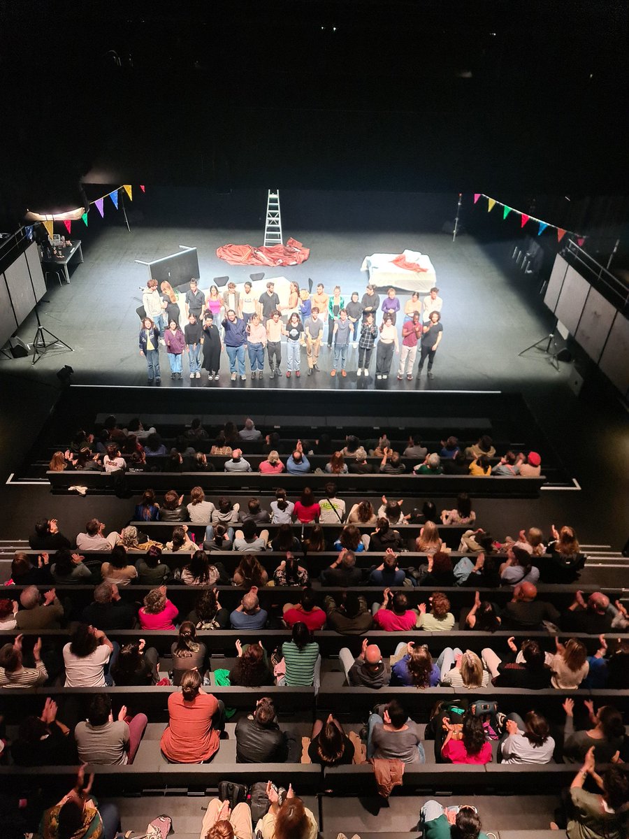 OARAquitaine's tweet photo. Salle comble, malgré le week-end de Pâques et le début des vacances, pour la clôture à la MÉCA de la Carte Blanche OARA au @theatredelunion. Une soirée théâtrale et festive avec le talent et l'énergie des élèves de @estba_officiel et de l'école supérieure de théâtre de l'Union. https://t.co/qrMmuupRLr