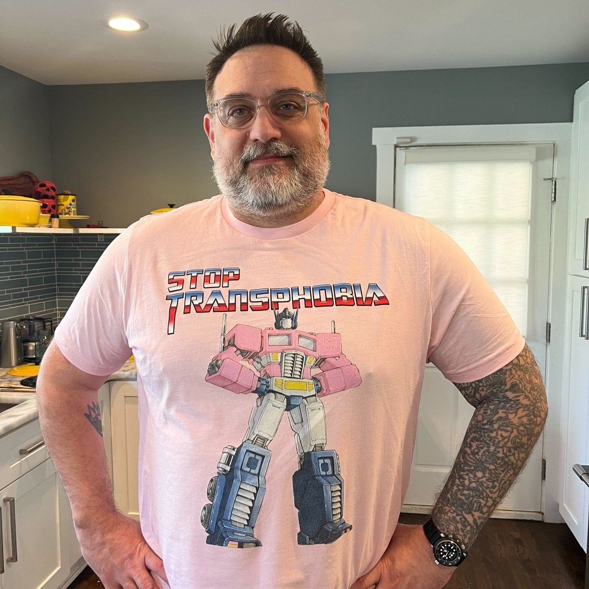 whotfisjovana's tweet image. this shirt is so rad