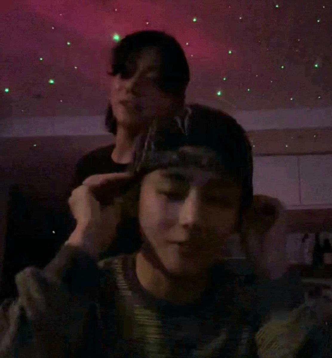 maritakth's tweet photo. TODAVIA PROCESANDO QUE TAEKOOK JUNTITOS 💜💚 #tekook https://t.co/eL4DpAGEEU