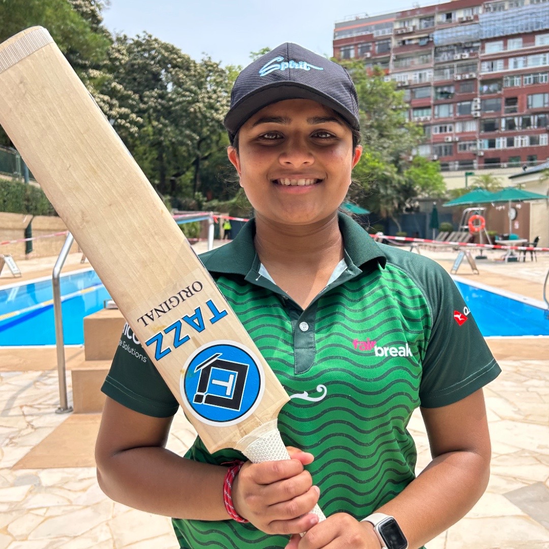 TazzCricket's tweet photo. Tazz Ambassador Nensi Patel is in Hong Kong, participating in Fairbreak Invitational 2023. Nensi is playing for “Team Spirit” (Who beat Sapphires by 12 runs earlier today).
#Nensipatel #teamtazz #tazzcricket #tazzcricketambassador #fairbreak #fairbreakinvitional2023 #tazzcricketbat