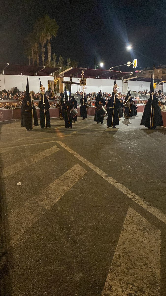 EMT_Malaga's tweet photo. #ViernesSanto 🕯️
@Sepulcromalaga ⚫️
por Molina Lario
#CofradiasMLG @cofradiasmalaga #SemanaSantaMálaga2023 #infotronos #Sepulcro #SepulcroMálaga #HermandadDelSepulcro https://t.co/RlkF0l9IHz