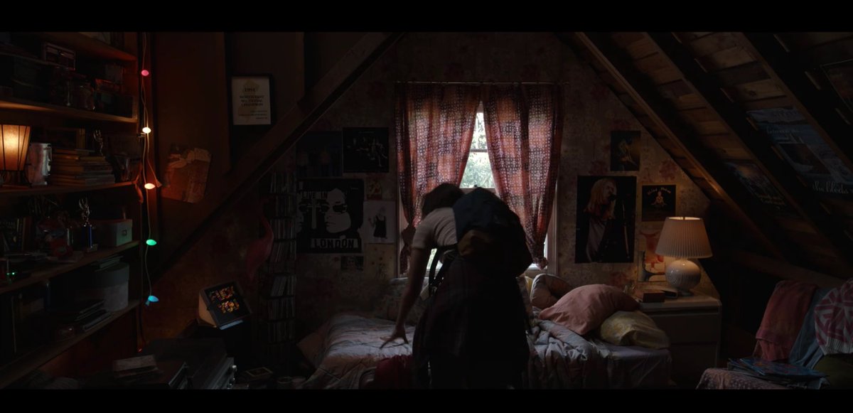 ClorisaSimpson's tweet photo. A #Yellowjackets detail that I don’t see a lot of people talking about is that teen Shauna’s bedroom is the same as the upstairs of the cabin. 🤔

Same exposed rafters, raw wood floors. Take away the furniture, posters/wallpaper and built in shelfs, that’s the exact same room. https://t.co/PYXdbuoGJO