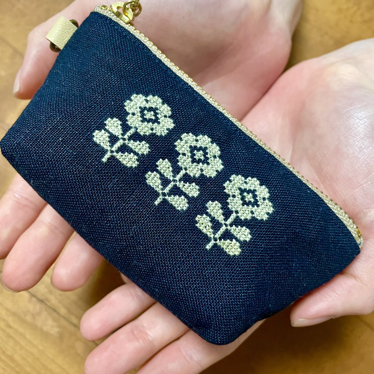 Aki_Sakulatte's tweet photo. 小さいポーチ作りました
ファスナー12cm
#feedsack
#germanfabric https://t.co/gZNAAESgW5