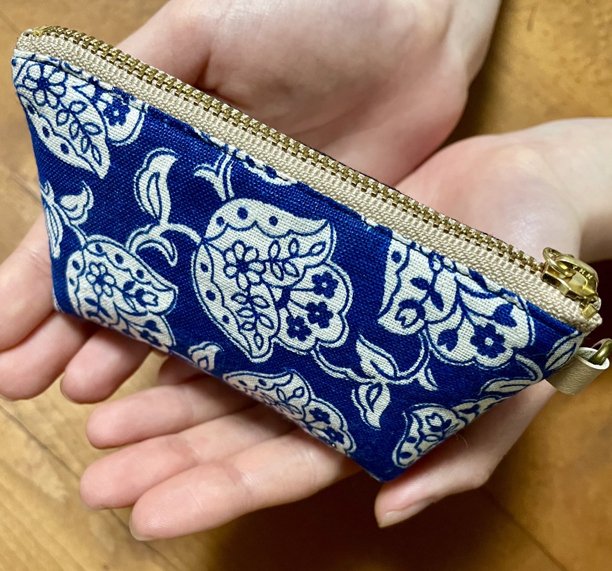 Aki_Sakulatte's tweet photo. 小さいポーチ作りました
ファスナー12cm
#feedsack
#germanfabric https://t.co/gZNAAESgW5