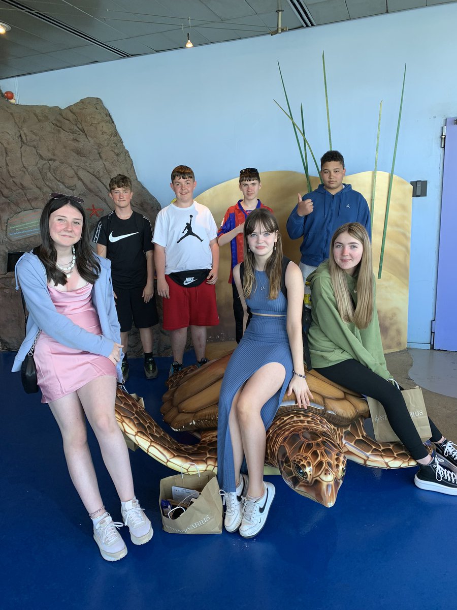 malonelanguages's tweet image. Day 4 of Spanish trip in Barcelona - we visited Nou Camp stadium 🏟️ , Parc Guell 🏛️ and the Aquarium 🐠. Súper bien!