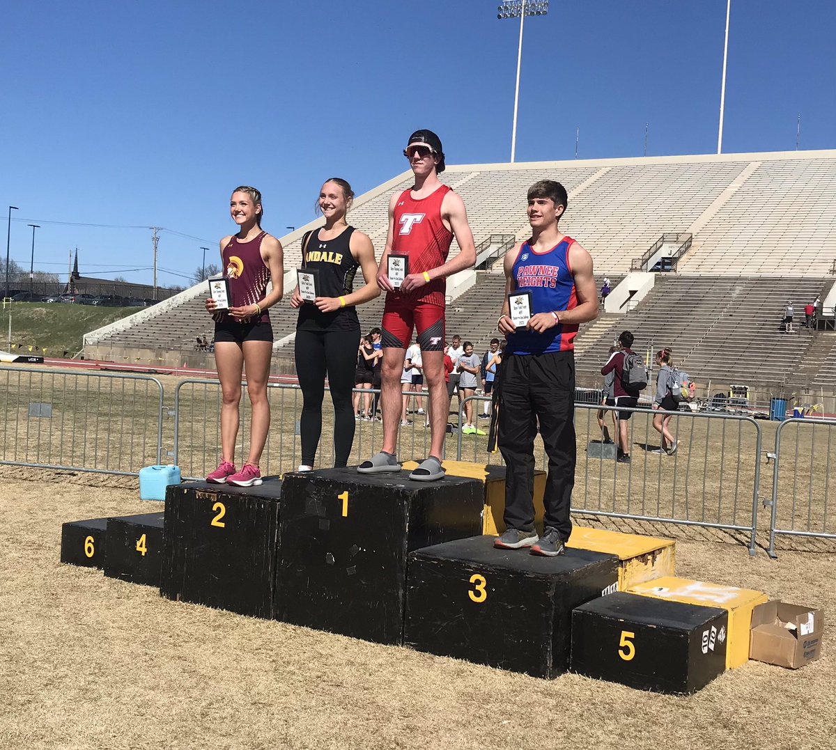 Tonganoxie XC tweet media