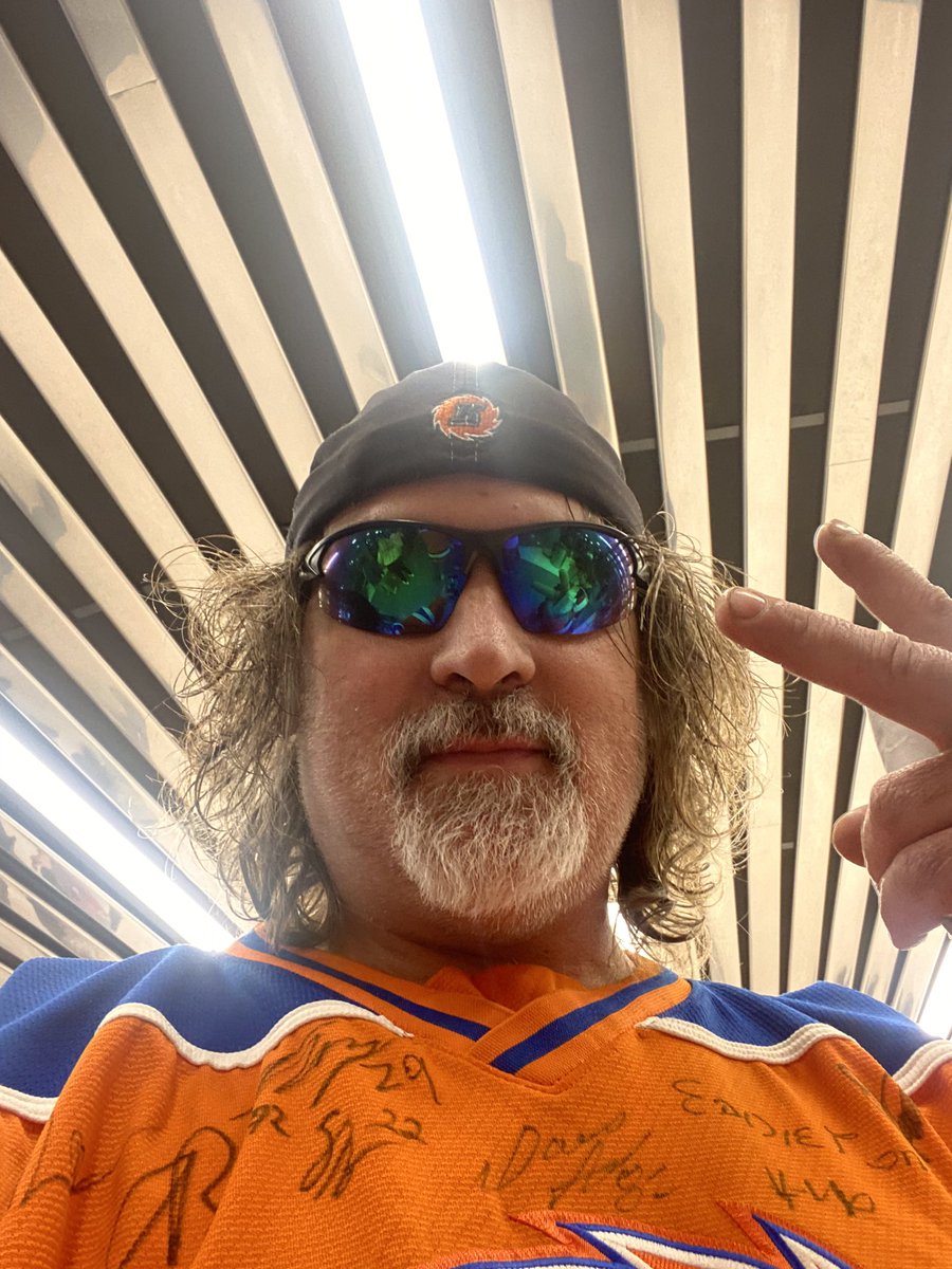 JLindlag tweet picture