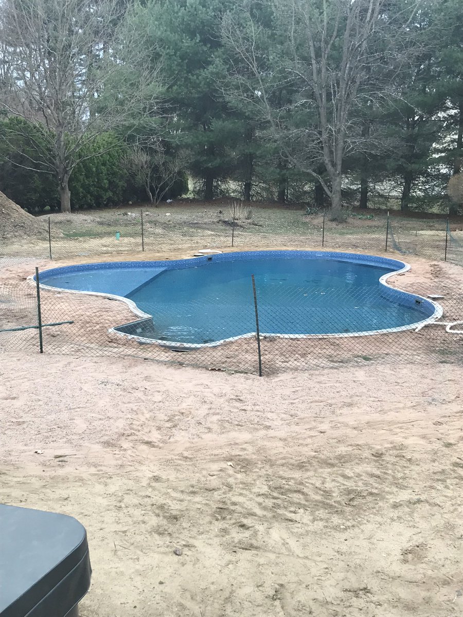 RobertBigman3's tweet photo. Woke! #OurMickeyPool ❤️🥂 https://t.co/8SrZiHcCNQ