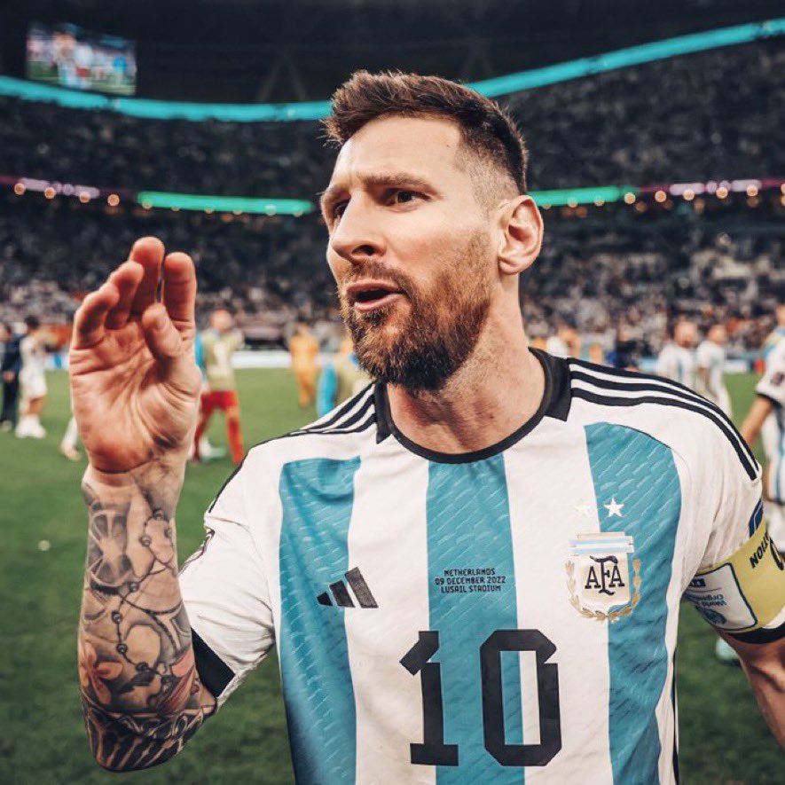 DataInvicta's tweet photo. ¡FRENÁ! 🚨 🖐🏻 No dejemos morir la mejor declaración de Messi en Mundiales:

“Van Gaal vende que le gusta el buen fútbol y puso todos altos para tirar pelotazos".

Listo, podés seguir. 🤝🏻 https://t.co/r05FfCWSI7