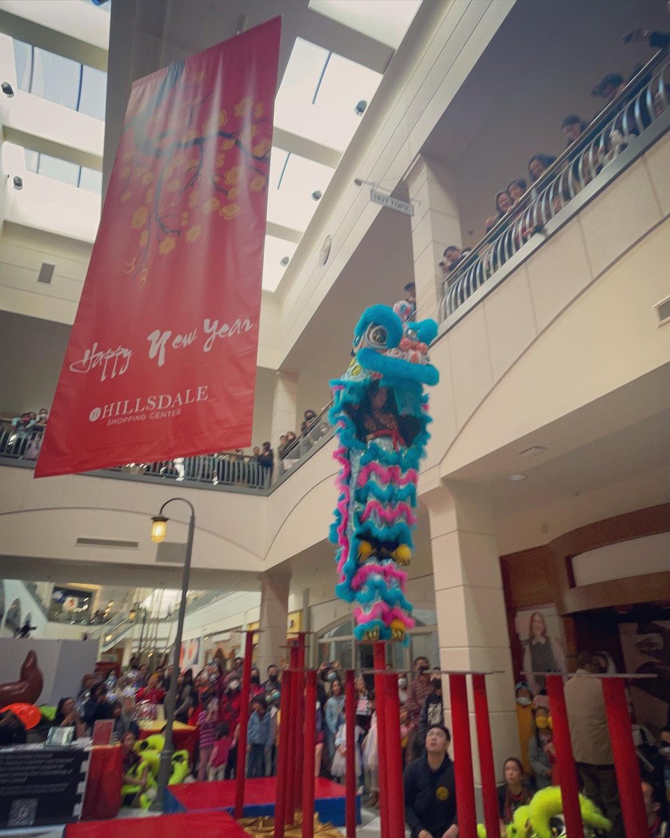 liondanceme's tweet photo. HILLSDALE  MALL FOR YEAR OF THE 🐰🧧 #2023 #lunarnewyear #yearoftherabbit @hillsdale

#LDM #LionDanceME #ldmprintlabs #LDMPhotobooth #LionKingME #Primed #primedsf #liondance #dragondance #yaukungmoon #ykm  #martialarts #kungfu #agt #ykmworld #柔功門 https://t.co/RBEhEKrLWB